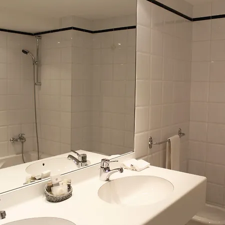Du Grand Saint Antoine Hotell 3*