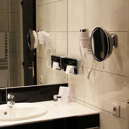 Du Grand Saint Antoine Hotell 3*